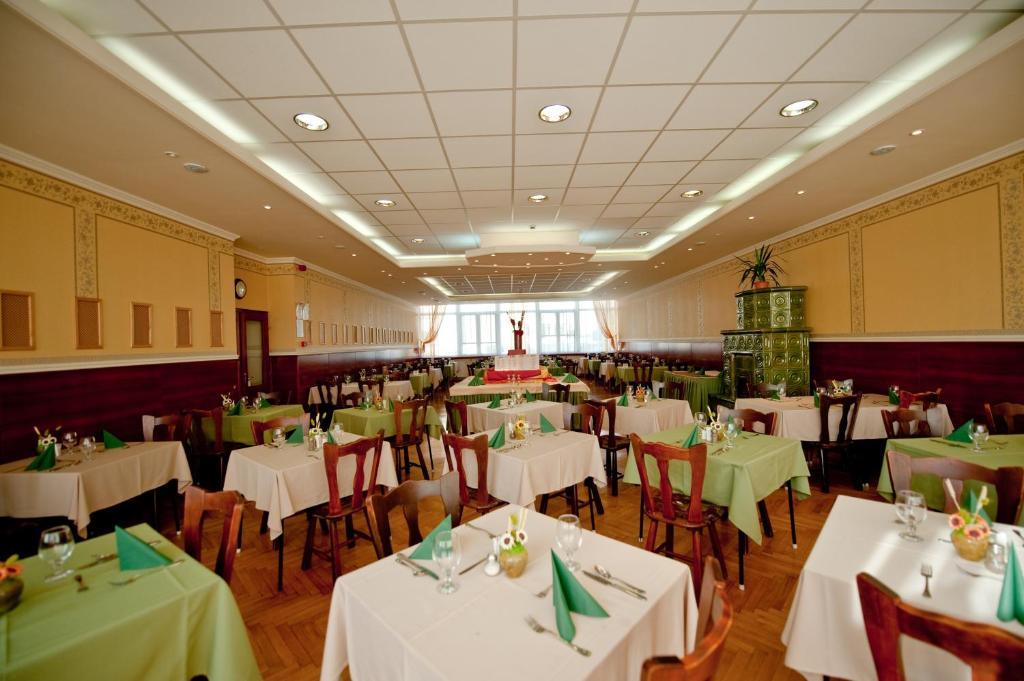 In Hotel Хайдусобосло Экстерьер фото