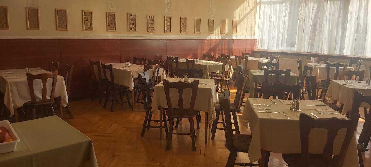 In Hotel Хайдусобосло Экстерьер фото