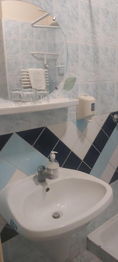In Hotel Хайдусобосло Экстерьер фото