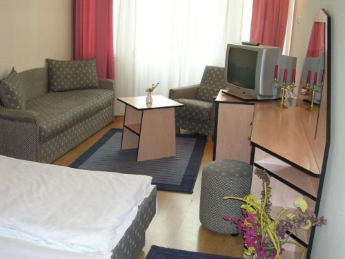 In Hotel Хайдусобосло Экстерьер фото