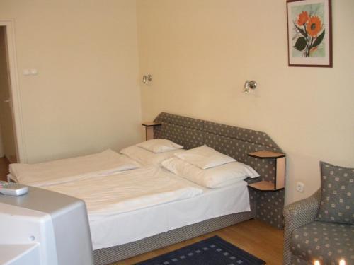 In Hotel Хайдусобосло Экстерьер фото