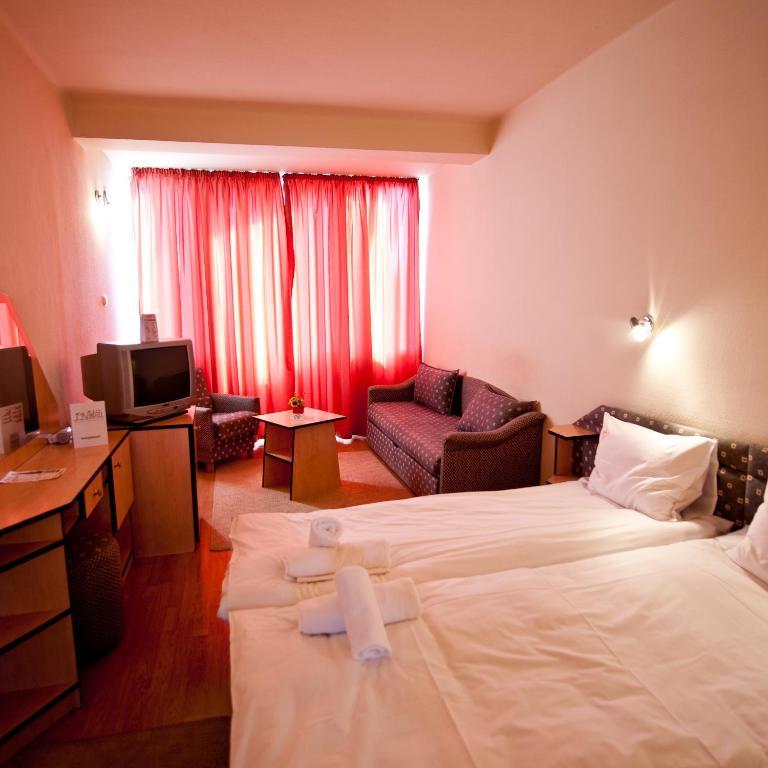 In Hotel Хайдусобосло Номер фото